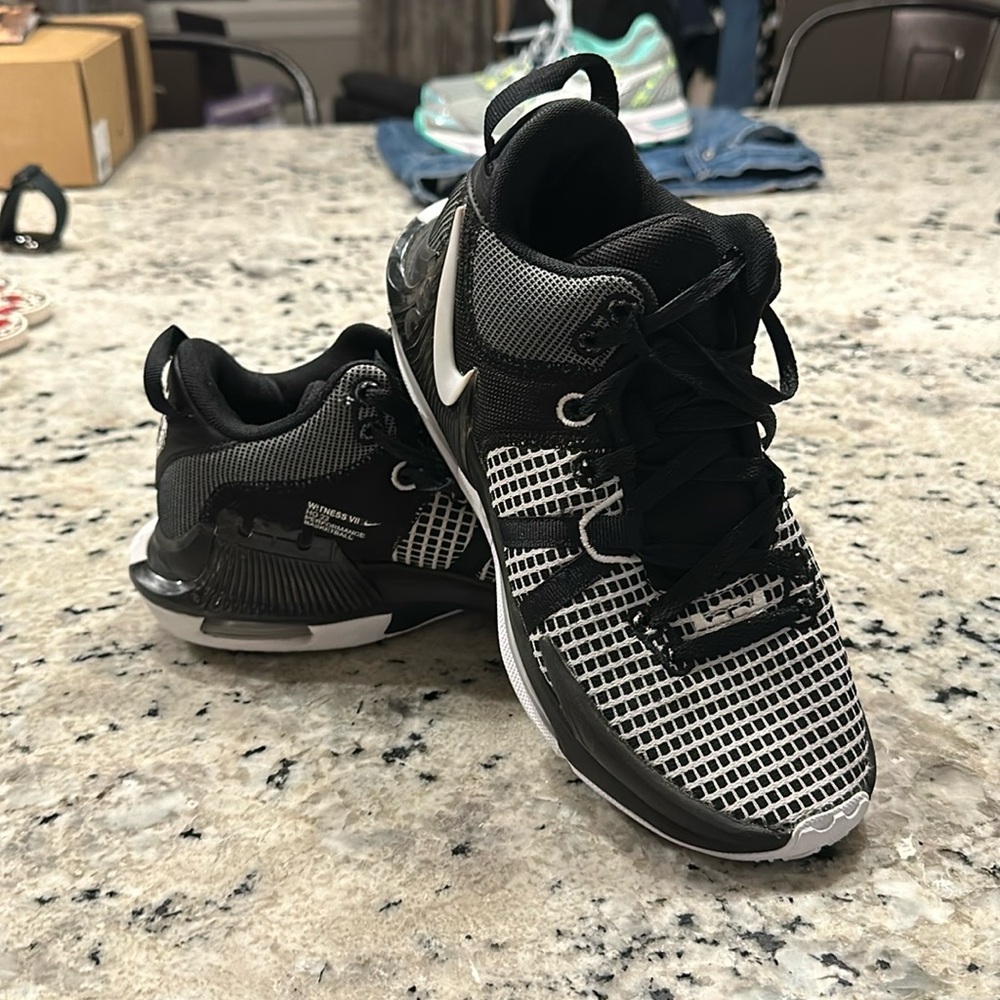 LeBron Witness 7 Basketball Shoes